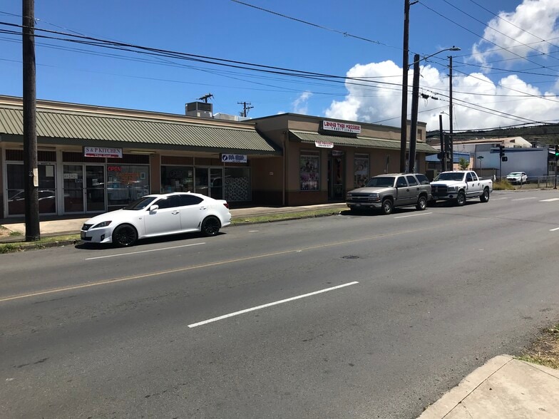 More Photos Of 1326-1330 Middle St, Honolulu Storefront For Sale