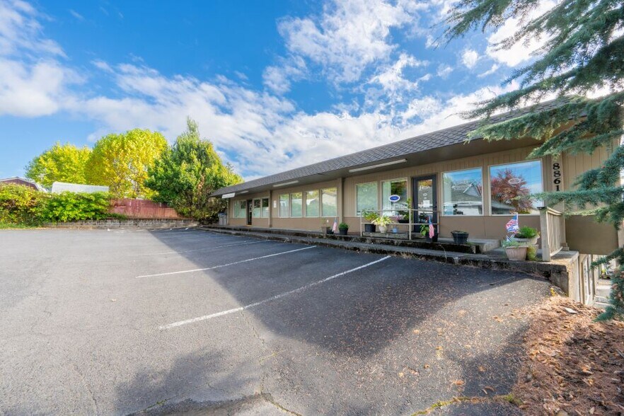 More Photos Of 8859-8863 SW Commercial St, Tigard Office For Sale