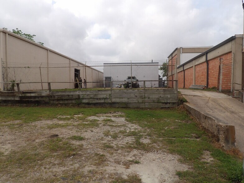 More Photos Of 1812 Wayside Dr, Houston Distribution For Lease