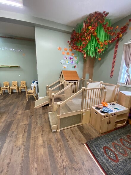 More Photos Of 40 Mammoth Rd, Londonderry Daycare Center For Sale