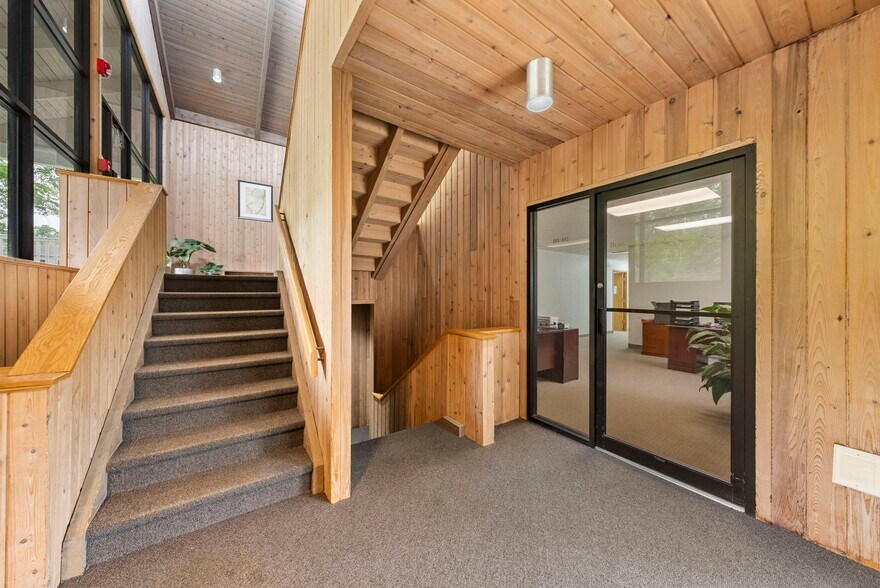 More Photos Of 59 Avenue at the Commons, Shrewsbury Medical For Lease