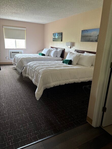 More Photos Of 3518 Osage Beach Pkwy, Osage Beach Hotel For Sale
