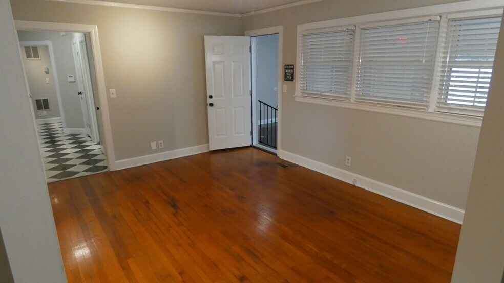 More Photos Of 2911 Middle Tennessee Blvd, Murfreesboro Office Residential For Lease