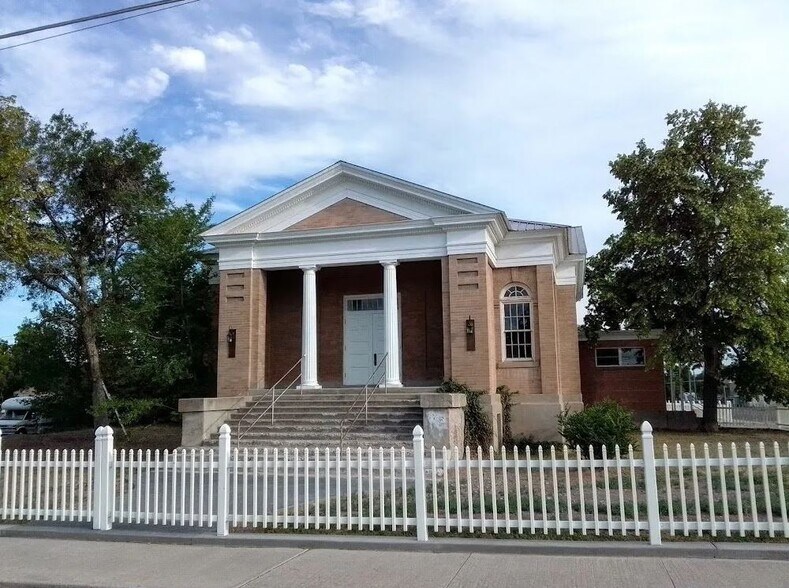 More Photos Of 15 S Center St, Redmond Lodge Meeting Hall For Sale