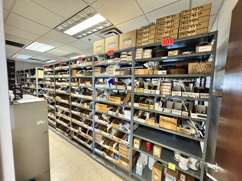 More Photos Of 450 N Enterprise Blvd, Lebanon Warehouse For Sale