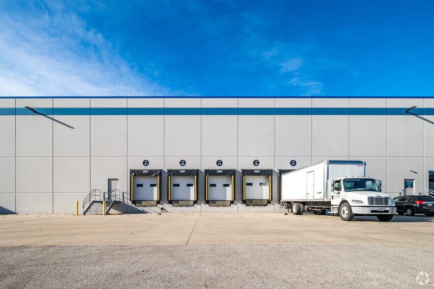 More Photos Of 5235-5325 International Dr, Cudahy Warehouse For Lease