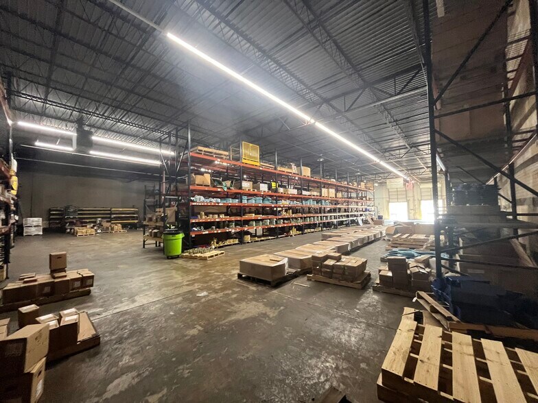 More Photos Of 4130-4150 Will Rogers Pky, Oklahoma City Warehouse For Lease