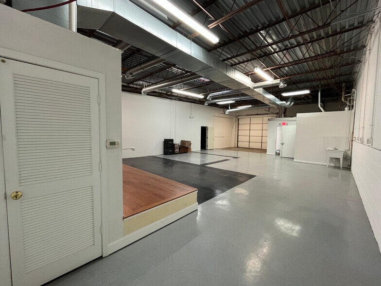 More Photos Of 154 Lafayette Ave, Laurel Light Manufacturing For Lease