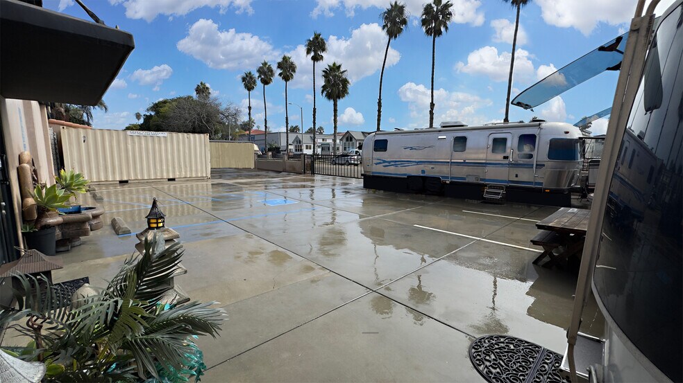 More Photos Of 302 Oceanside Blvd, Oceanside Service For Lease