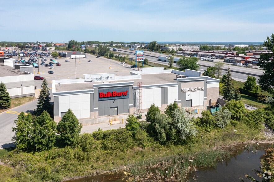 More Photos Of 35 Mapleview Dr W, Barrie Unknown For Lease