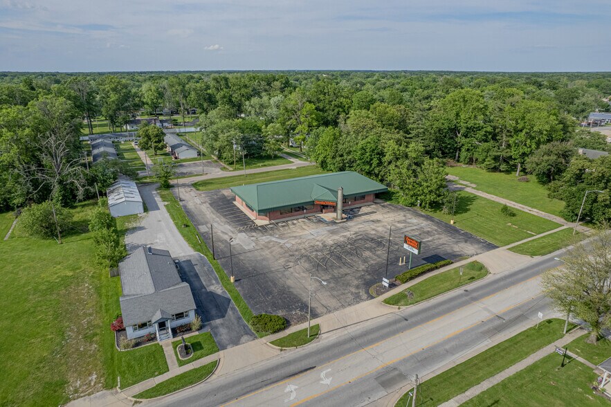 More Photos Of 612 W Main St, Salem Freestanding For Lease