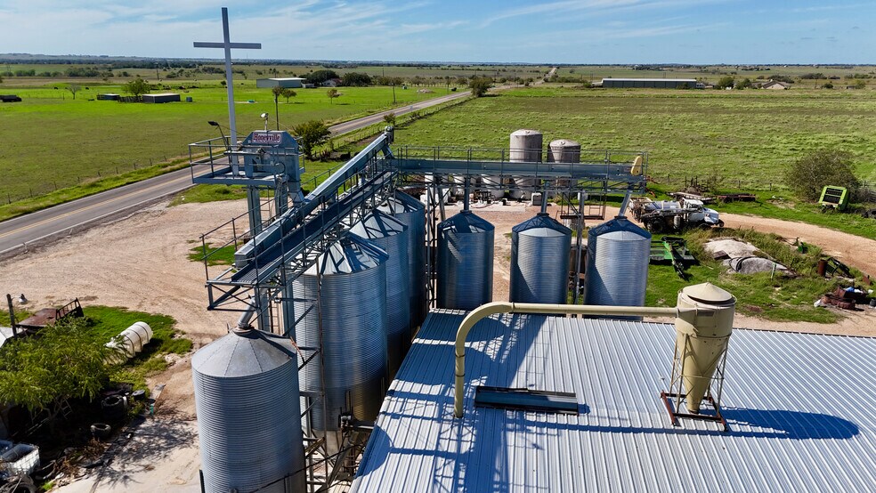 More Photos Of 5040 FM 1295, Moulton Specialty For Sale