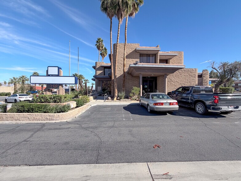 More Photos Of 73301 Highway 111, Palm Desert Bank For Lease