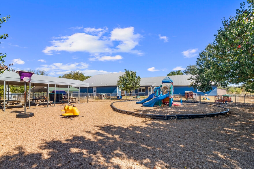 More Photos Of 989 Old Mcdade Rd, Elgin Daycare Center For Sale