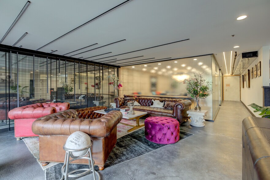 More Photos Of 710 Seward St, Los Angeles Loft Creative Space For Lease