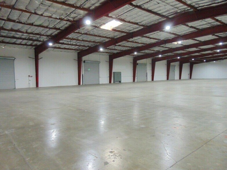 More Photos Of 250 Walsh Ave, Hamilton City Distribution For Sale