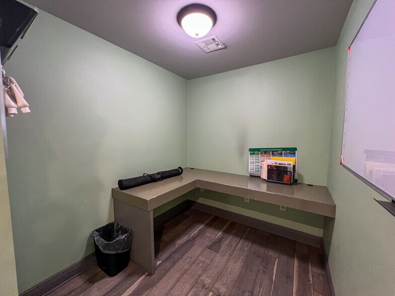 More Photos Of 39509 I-55 Service Rd, Ponchatoula Light Distribution For Sale