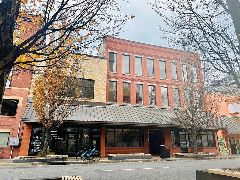 Primary Photo Of 205-207 E Main St, Johnson City Office For Lease