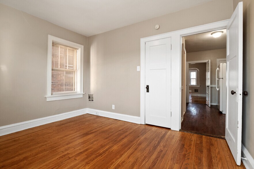 More Photos Of 4950 Winona Ave, Saint Louis Apartments For Sale
