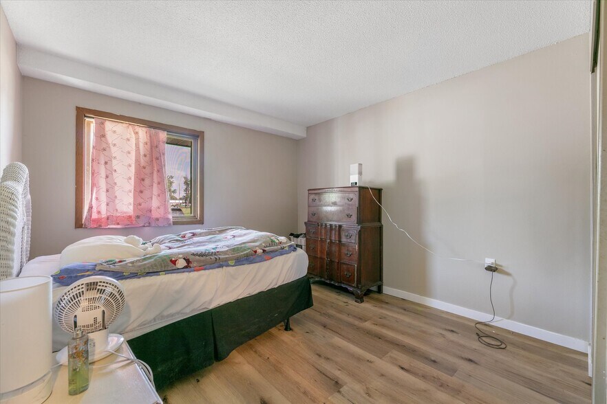 More Photos Of 23 Neptune St N, Cosmos Apartments For Sale