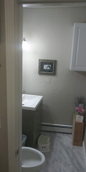 More Photos Of 14 Felton St, Waltham Office For Lease