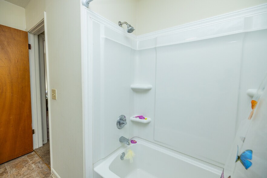 More Photos Of 2520 E Lincoln St, Wichita Apartments For Sale