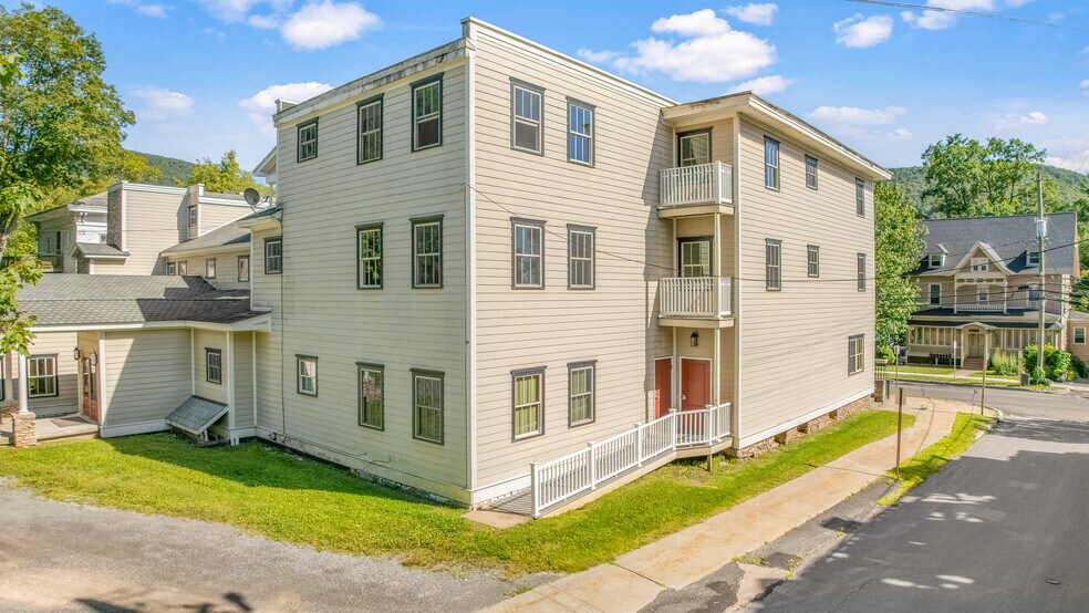 More Photos Of 56 Main St, Stamford Hotel For Sale