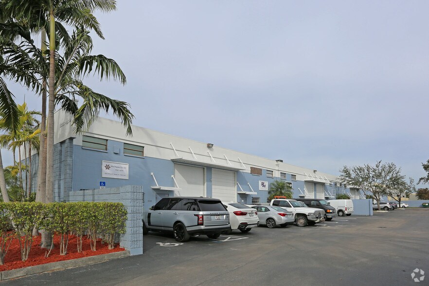 More Photos Of 8335-8349 NW 64th St, Miami Light Distribution For Sale