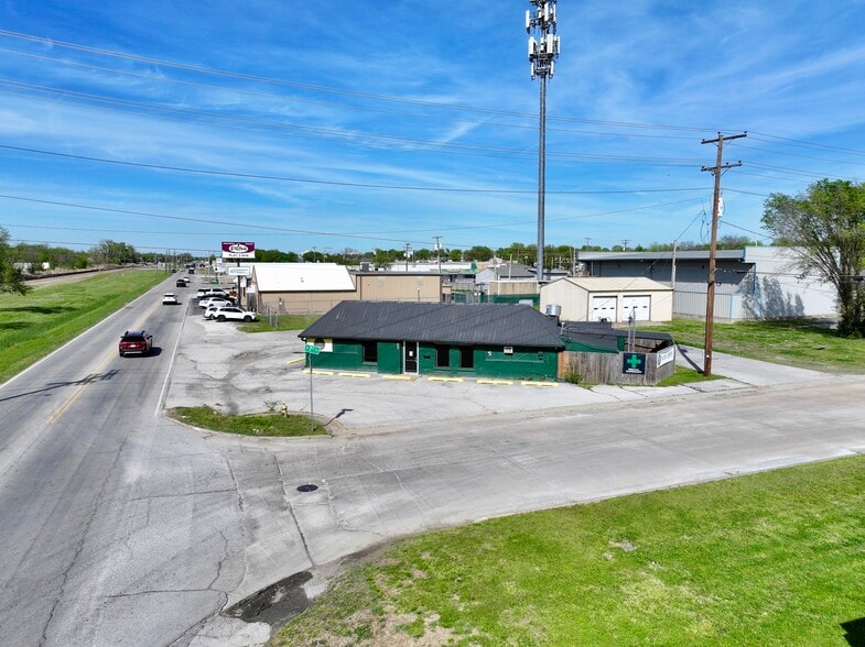 More Photos Of 500 N J. M. Davis Blvd, Claremore Restaurant For Sale