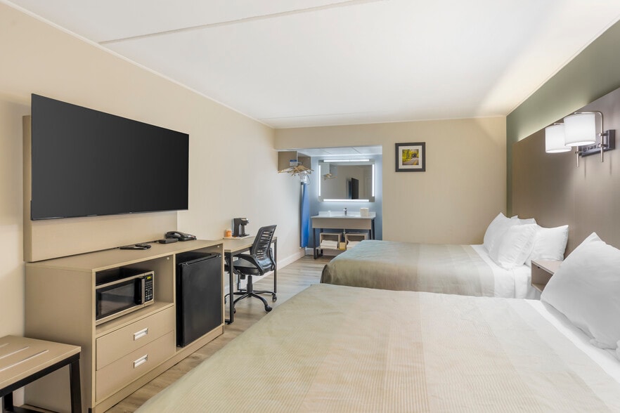 More Photos Of 170 Eastbrook Rd, Smoketown Hotel For Sale