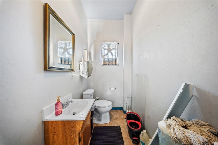 More Photos Of 292 El Camino Real, San Bruno Storefront For Sale