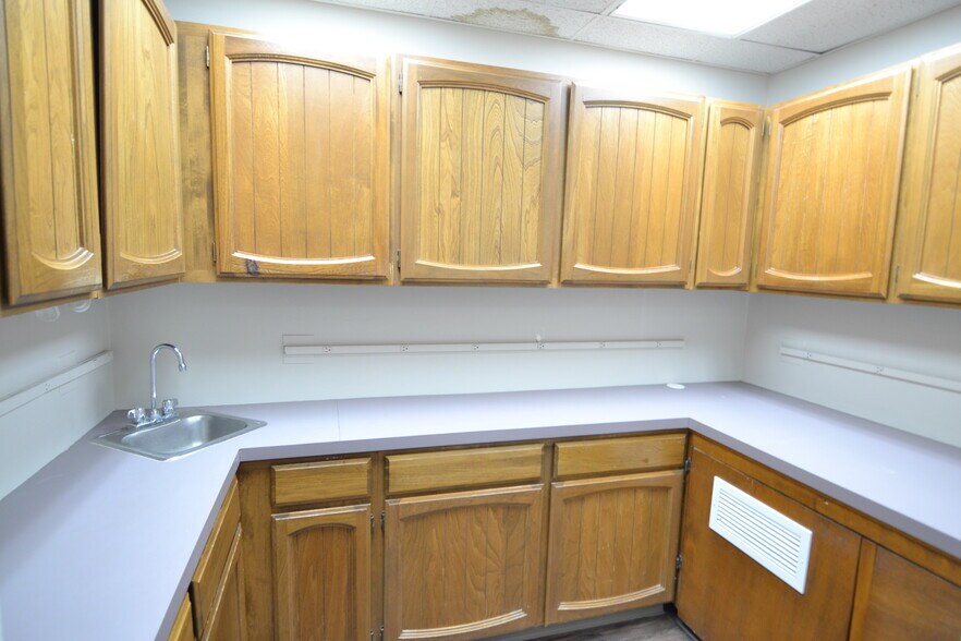 More Photos Of 1 Crown Dr, Kirksville Office For Sale