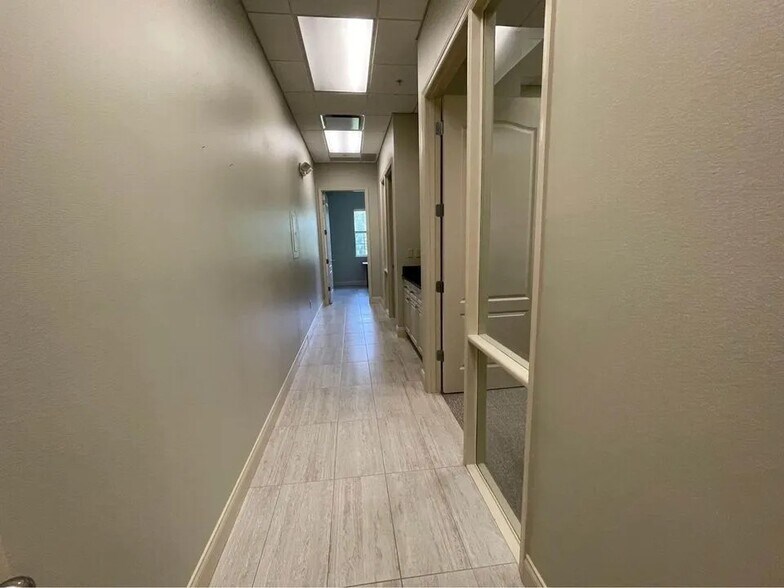 More Photos Of 5602 Marquesas Cir, Sarasota Office For Sale