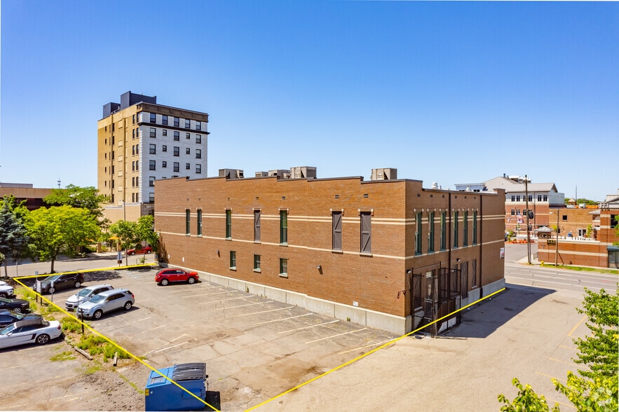 More Photos Of 348 N Burdick St, Kalamazoo Medical For Lease