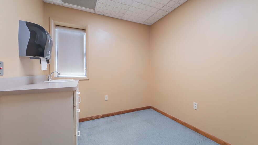 More Photos Of 710 Franklin St, Michigan City Freestanding For Lease