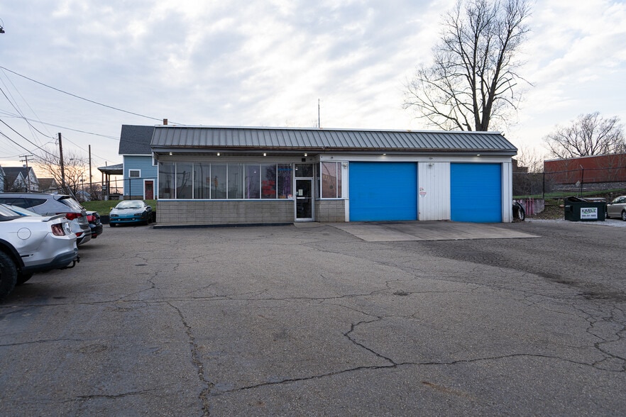 More Photos Of 2203 Navarre Rd, Canton Auto Dealership For Sale