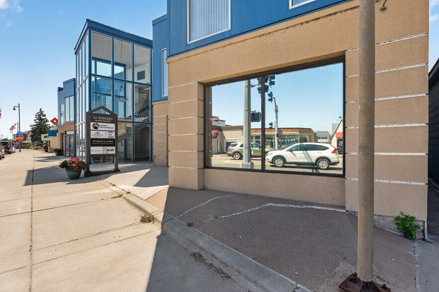More Photos Of 146 Lake St N, Forest Lake Medical For Lease
