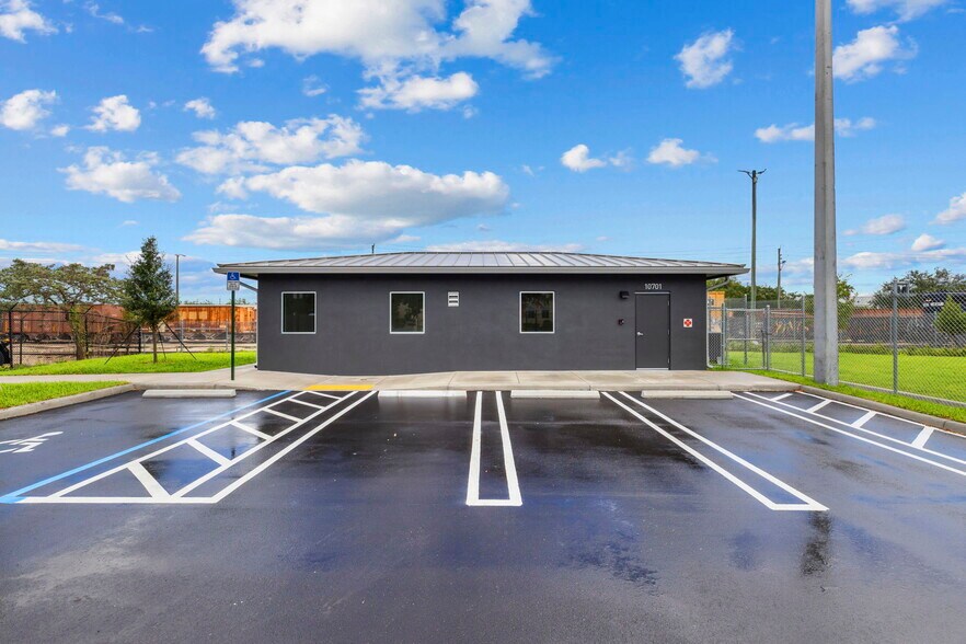 More Photos Of 10701 NW 122nd St, Medley Land For Lease