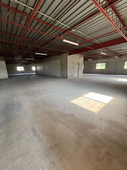 More Photos Of 6050 Don Murie St, Niagara Falls Warehouse For Lease