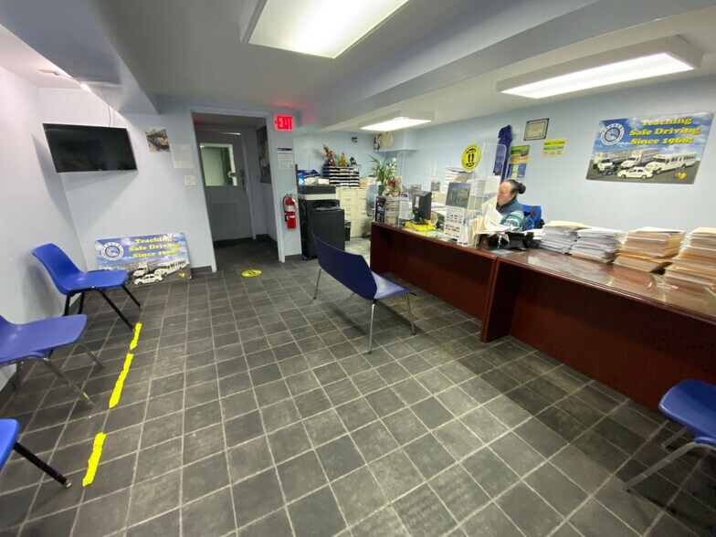 More Photos Of 32-32 Steinway St, Long Island City Loft Creative Space For Lease