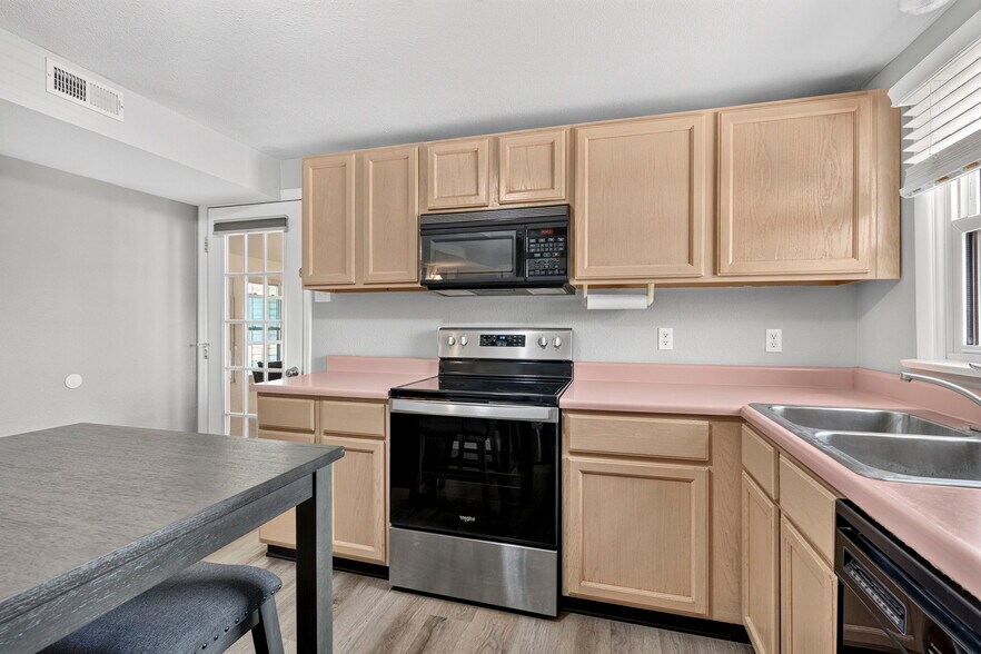 More Photos Of 9 Mingo Ln, Lake Saint Louis General Retail For Lease