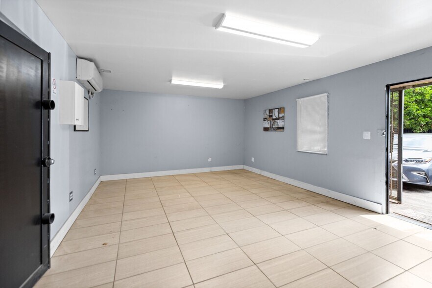 More Photos Of 11285 Goss St, Sun Valley Warehouse For Sale