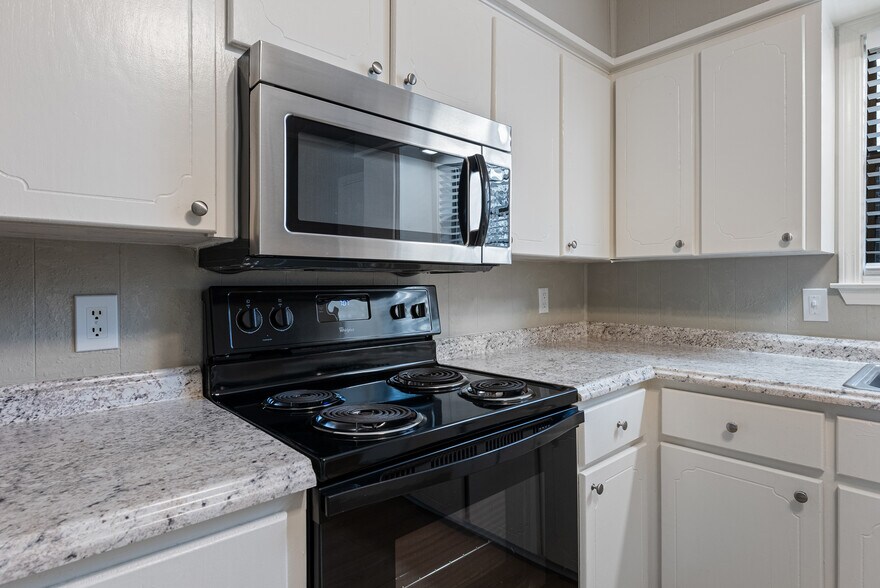 More Photos Of 16 Linder Rd, Greenbrier Apartments For Sale