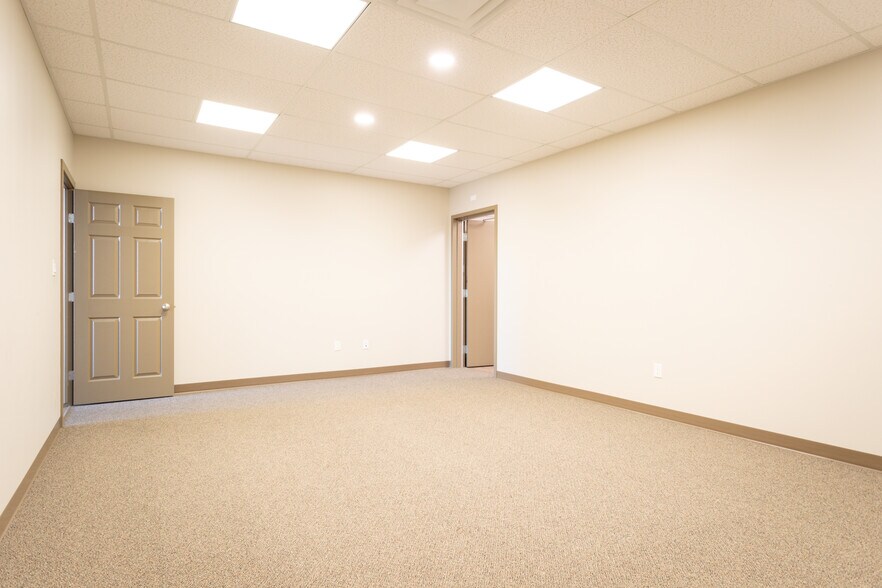 More Photos Of 4304 40 Av, Lloydminster General Retail For Lease