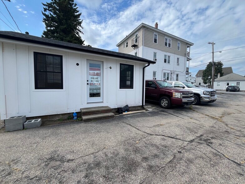 More Photos Of 246 Greenville Ave, Johnston Storefront Retail Office For Lease