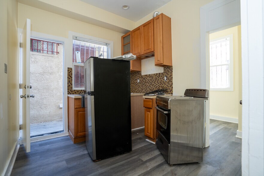 More Photos Of 1412 W Florence Ave, Los Angeles Apartments For Lease