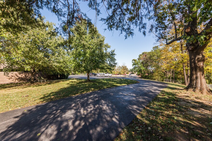 More Photos Of 1423 Randy Ln, Jefferson City Office For Sale