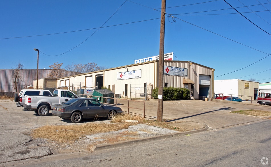 More Photos Of 2215 Solona St, Haltom City Warehouse For Sale