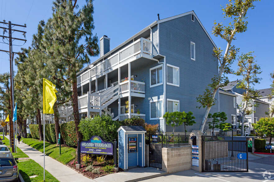 Primary Photo Of 3787 E 11th St, Long Beach Apartments For Sale