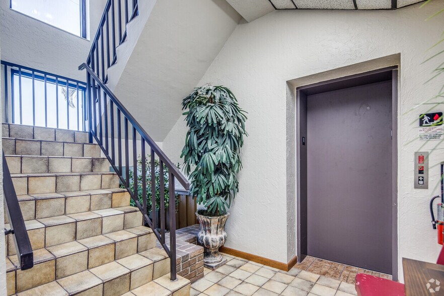 More Photos Of 1802 S Fiske Blvd, Rockledge Office For Lease